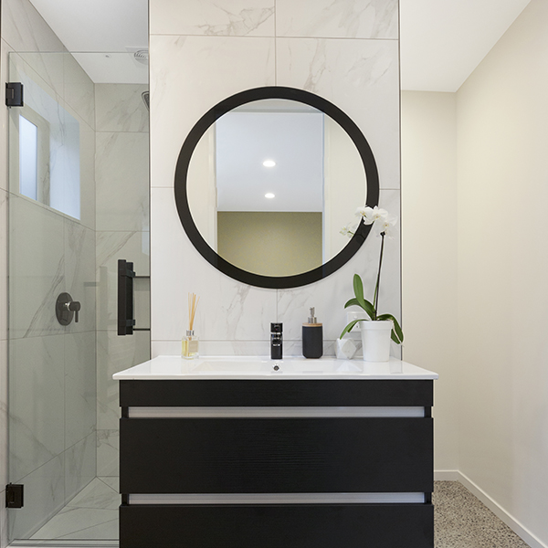 Round Mirror Black Edge | Showerwell Home Products